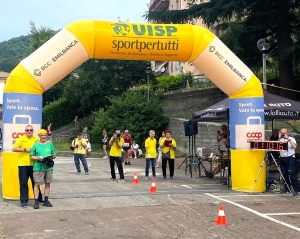 Centosettantuno competitivi in gara ma è Scardovi e Gianninoni a conquistare Rocca di Roffeno, temperatura da lasciare senza fiato alla &quot;4a Camminata d&#039;estate&quot;. Corse e camminate full immersion dal 9 al 14 luglio.