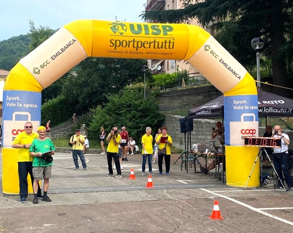 Centosettantuno competitivi in gara ma è Scardovi e Gianninoni a conquistare Rocca di Roffeno, temperatura da lasciare senza fiato alla &quot;4a Camminata d&#039;estate&quot;. Corse e camminate full immersion dal 9 al 14 luglio.